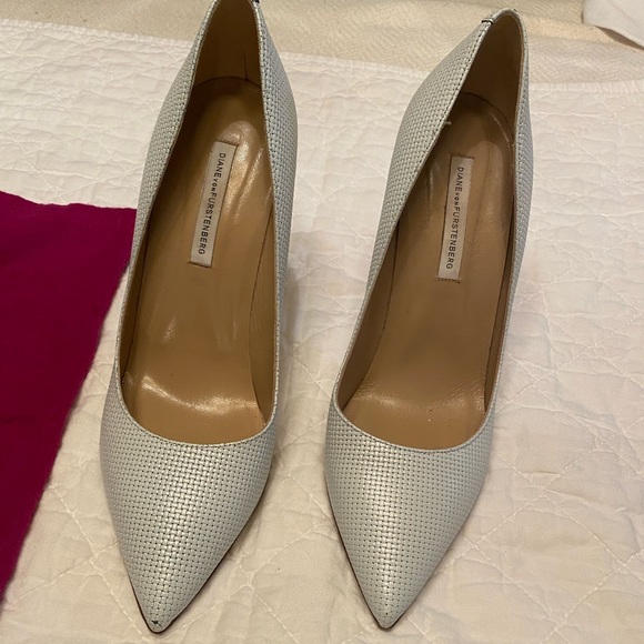 Diane Von Furstenberg white heels. Beautiful—got several compliments! - Picture 2 of 5